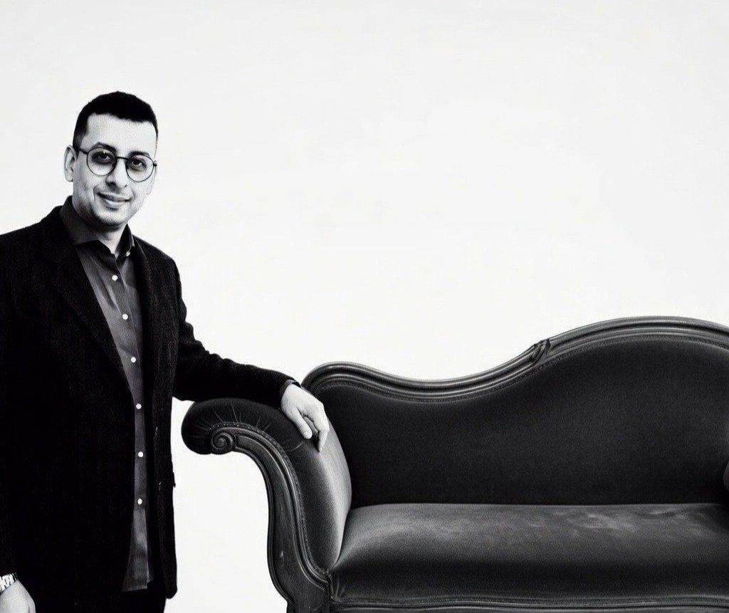 Kaleo Terribelle Ramos Psicanalista ao lado do divã convida a uma reflexão da teoria ao humano